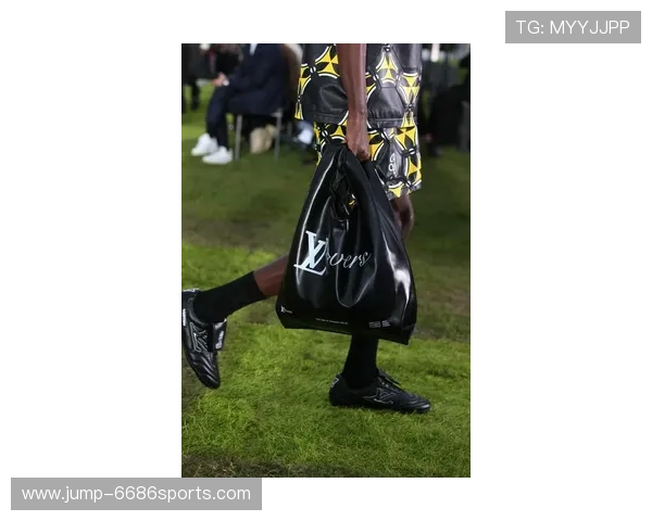 足球明星为LV代言的代言费究竟有多高背后真相揭秘